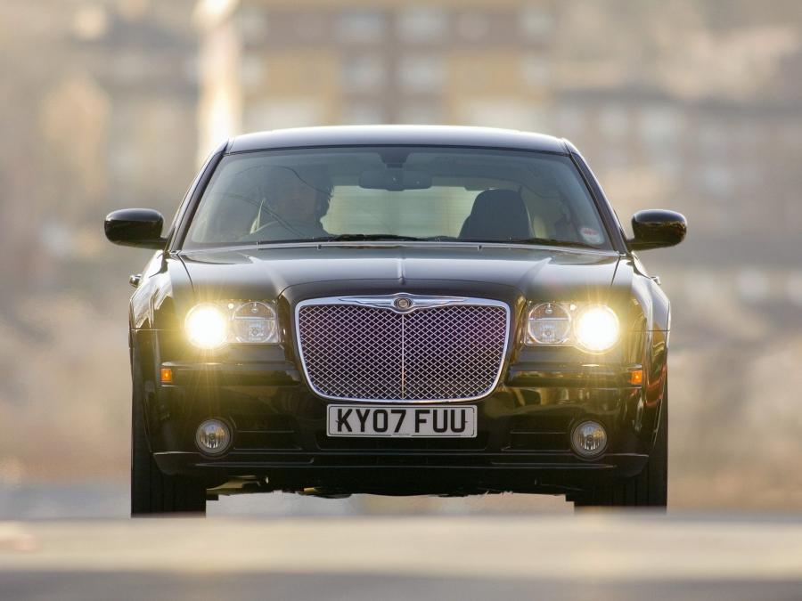  Chrysler 300C SRT8 Touring 2006 года  (UK) (фото 4 из 18)